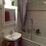 Apartman With Garden Daltons 1 *